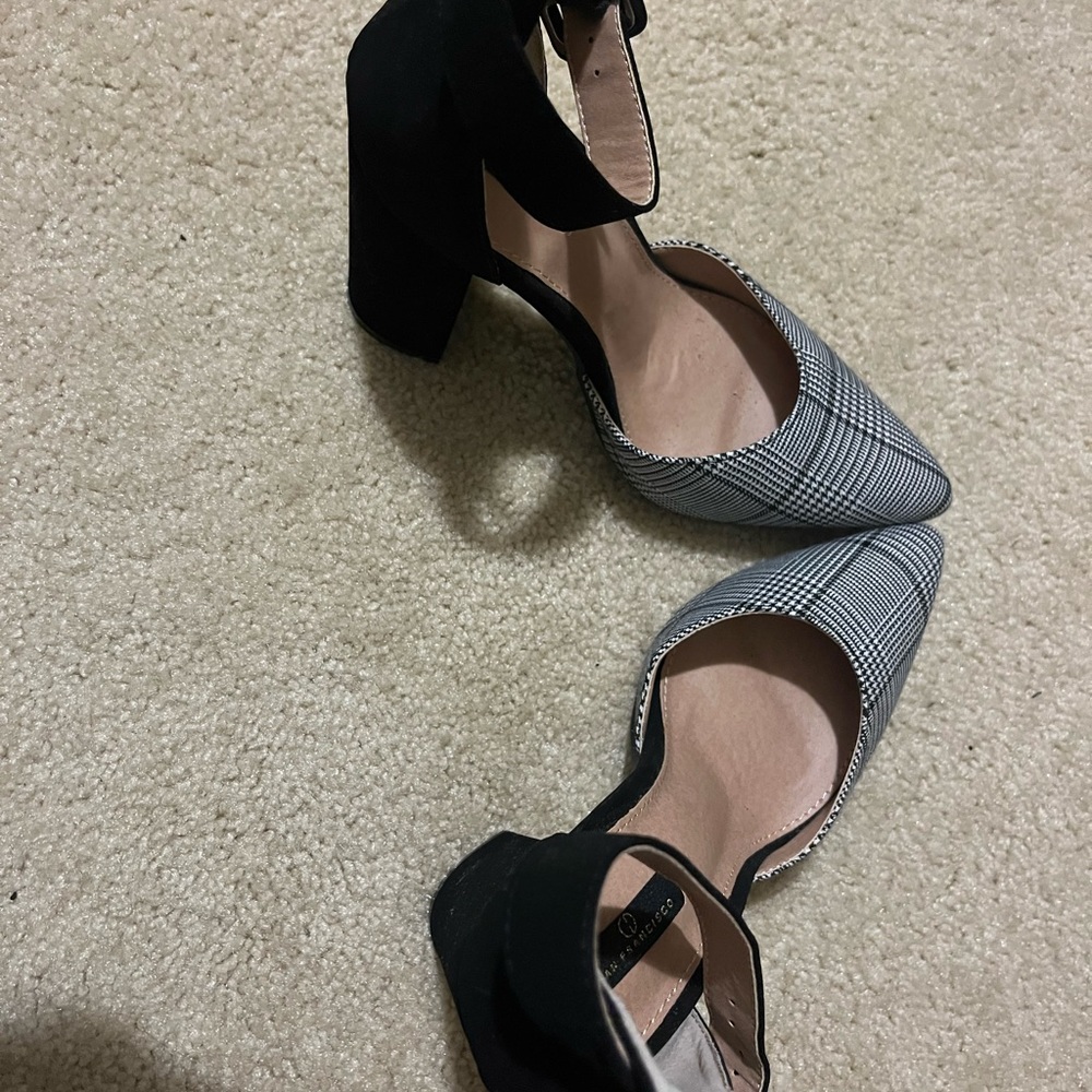 Thick Ankle Strap And Thick Heel 7,5.